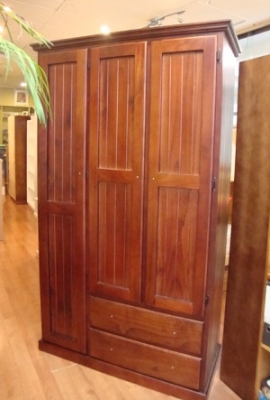 Colonial 3 Door Robe