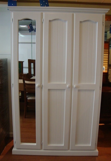 Colonial 3 Door Robe - White